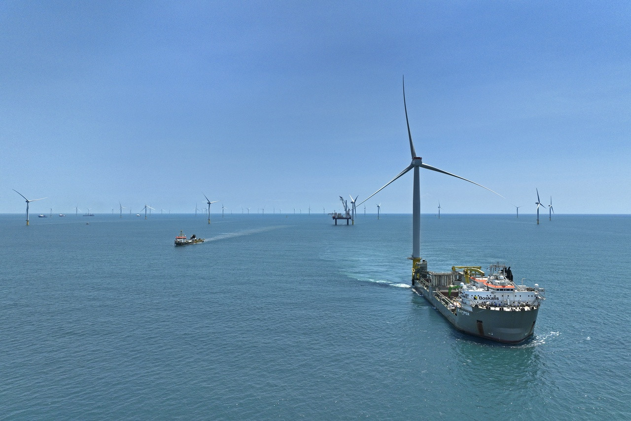 Seapiper installing rocks near the foundations in the offshore wind farm Yunlin in Taiwan