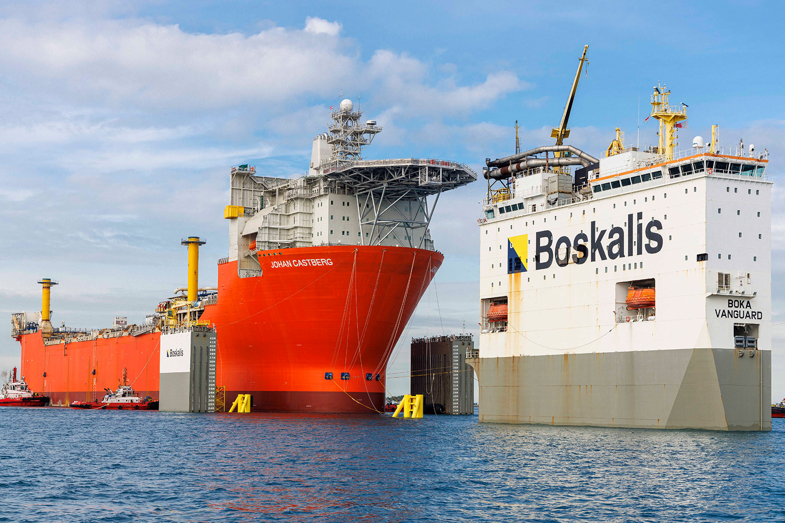 Loading of the FPSO Johan Castberg on the BOKA Vanguard in Singapore