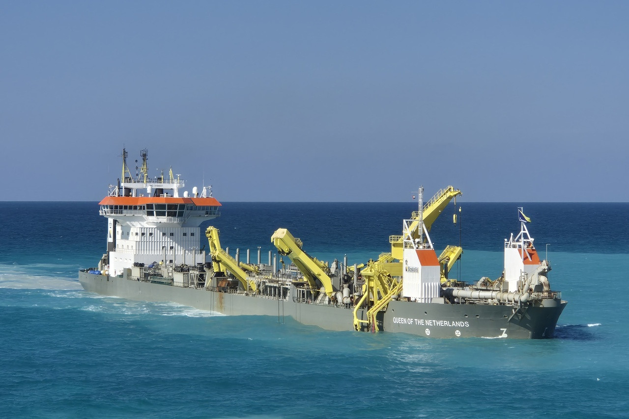 Trailing suction hopper dredger Queen of the Netherlands