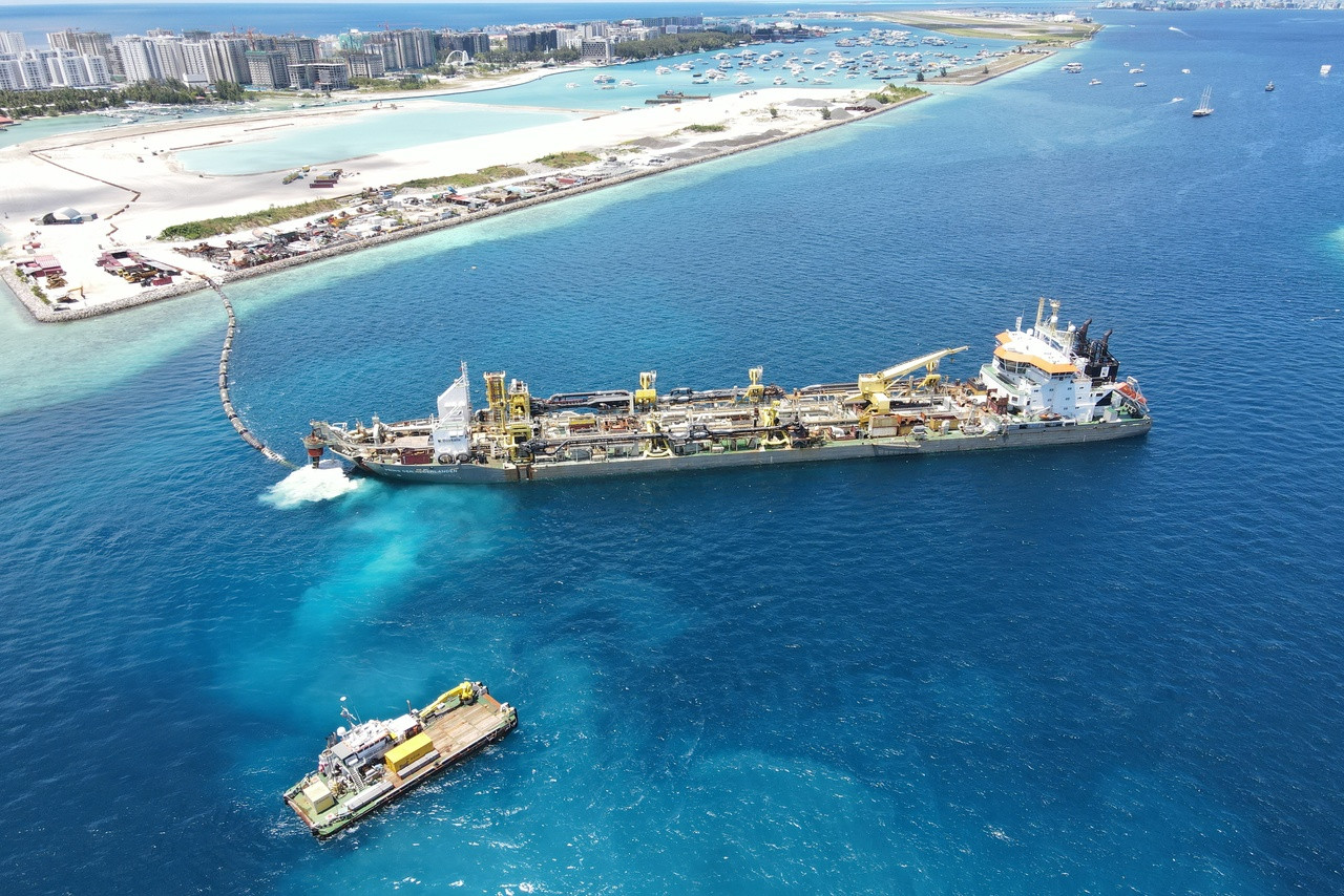 Trailing suction hopper dredger Prins der Nederlanden dredging near Malé