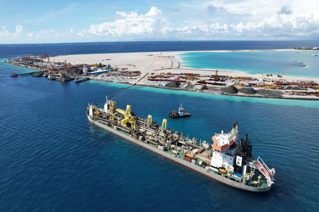 Trailing suction hopper dredger Queen of the Netherlands
