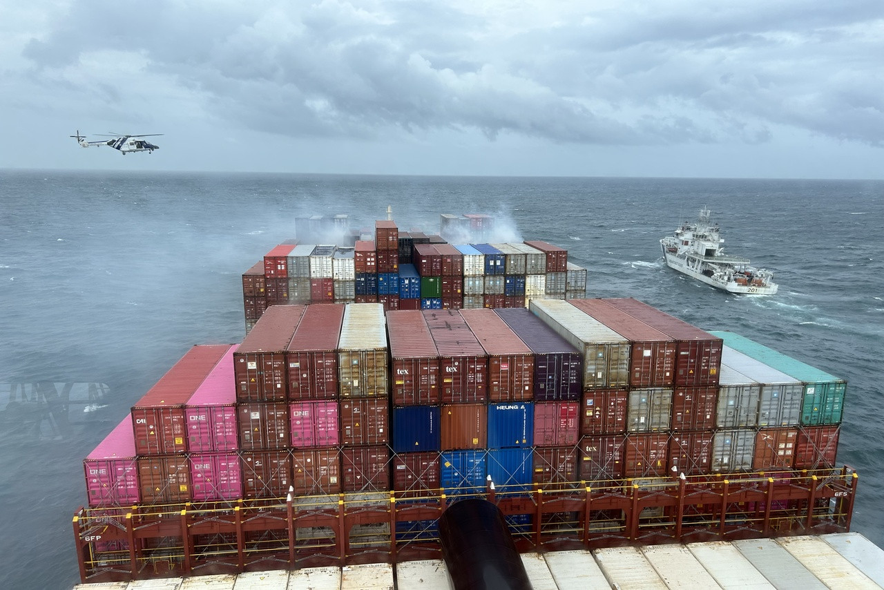 Fire on board container vessel Maersk Frankfurt