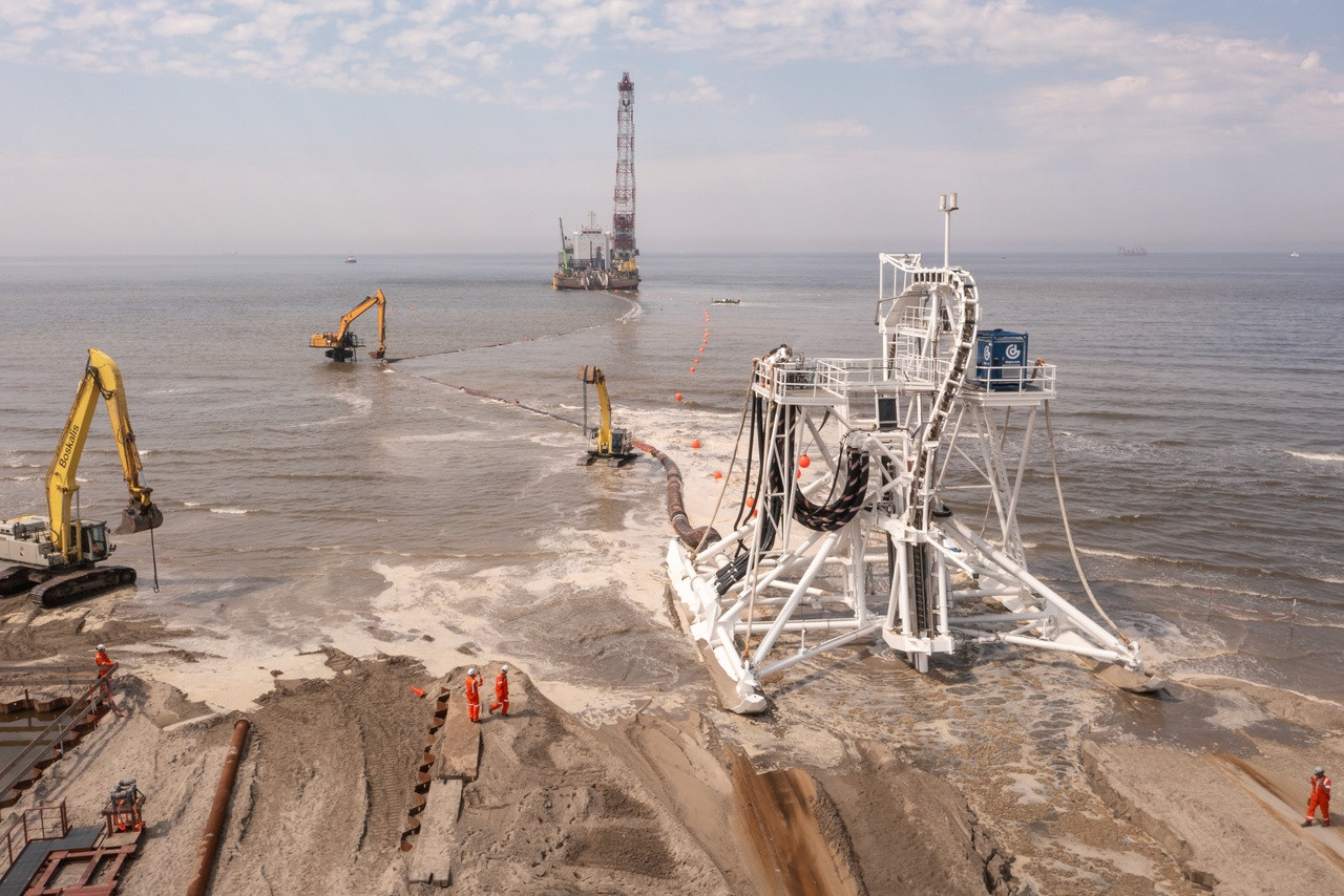Cable pull-in for Hollandse Kust West Beta, using the Giant 7 and burial sledge BSS III