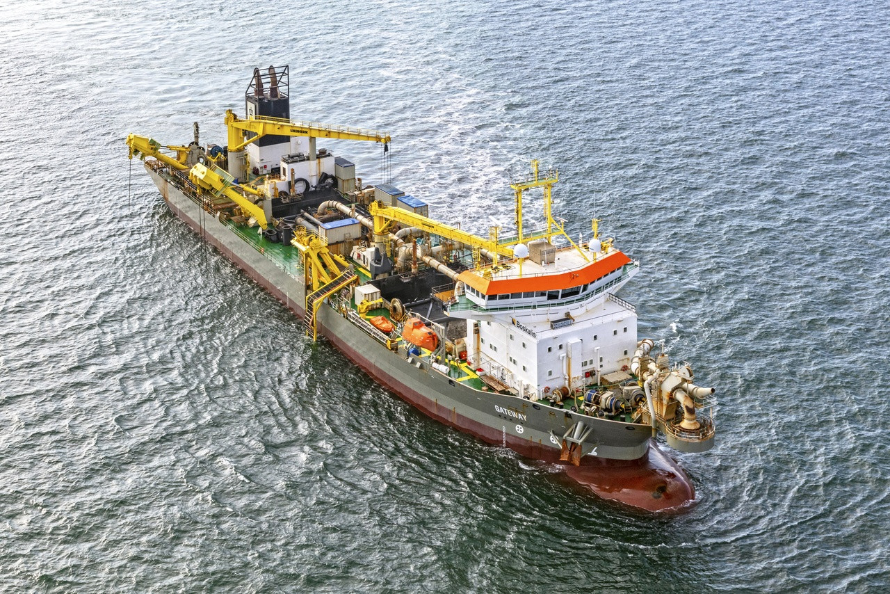 Trailing suction hopper dredger Gateway dredged the trench for the export cable for Hollandse Kust West Beta