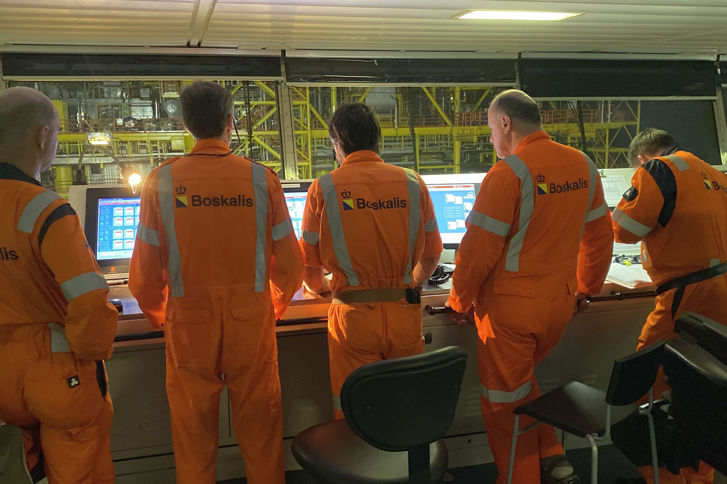 Part of the Boskalis team during float-over operation
