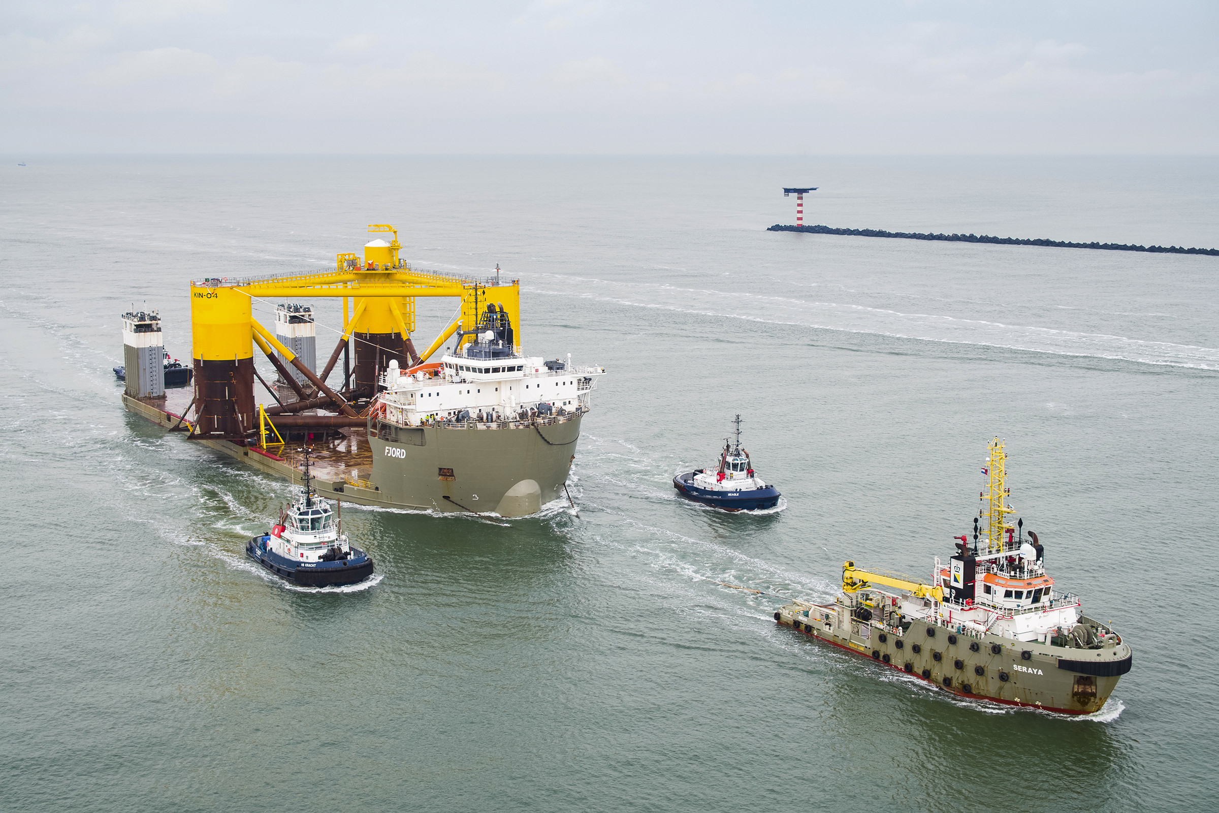 Towed by the anchor handler Seraya, Boskalis’ semi-submersible barge Fjord carrying a floater arrives in the port of Rotterdam