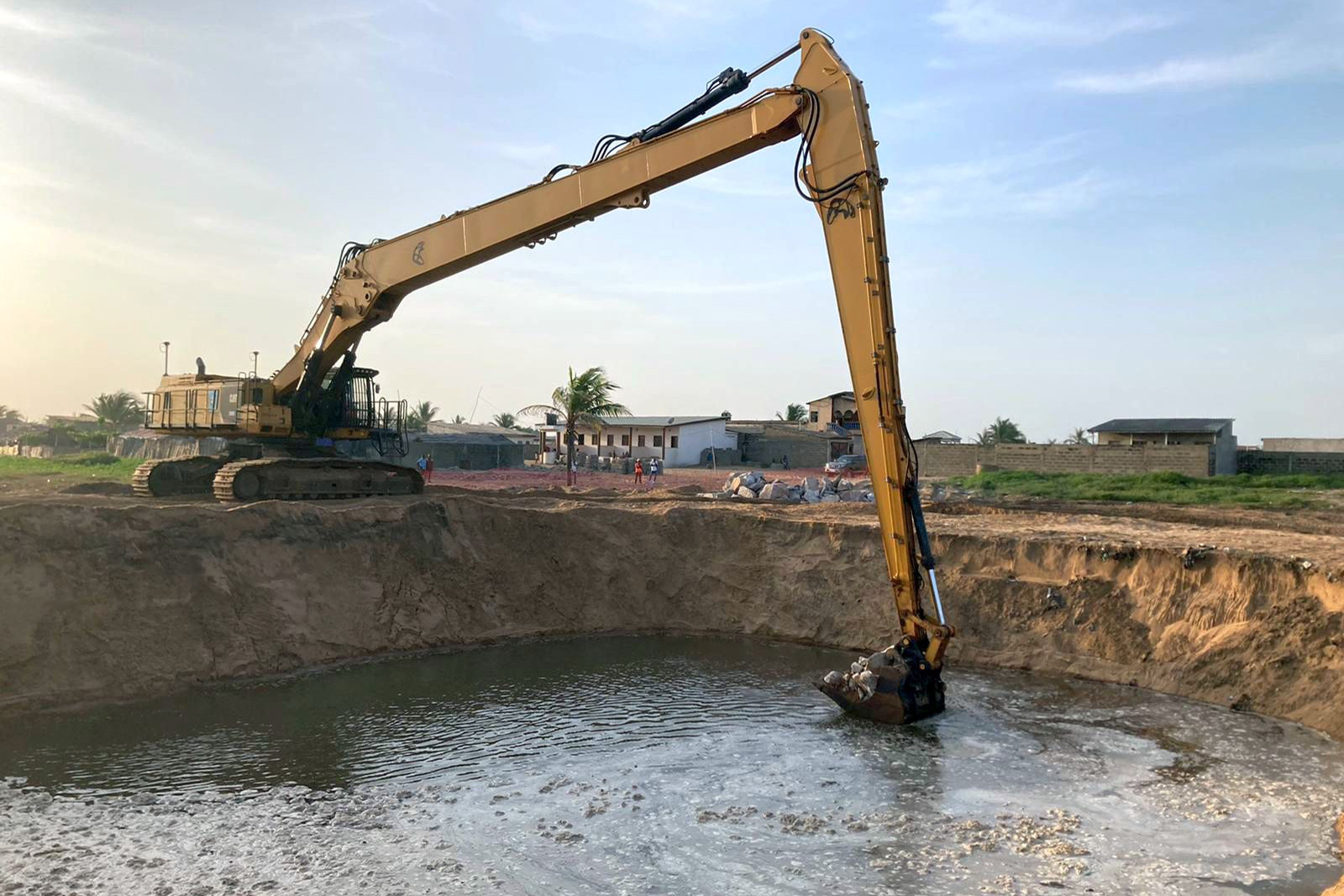 Start of the rock work for the construction of the first groin