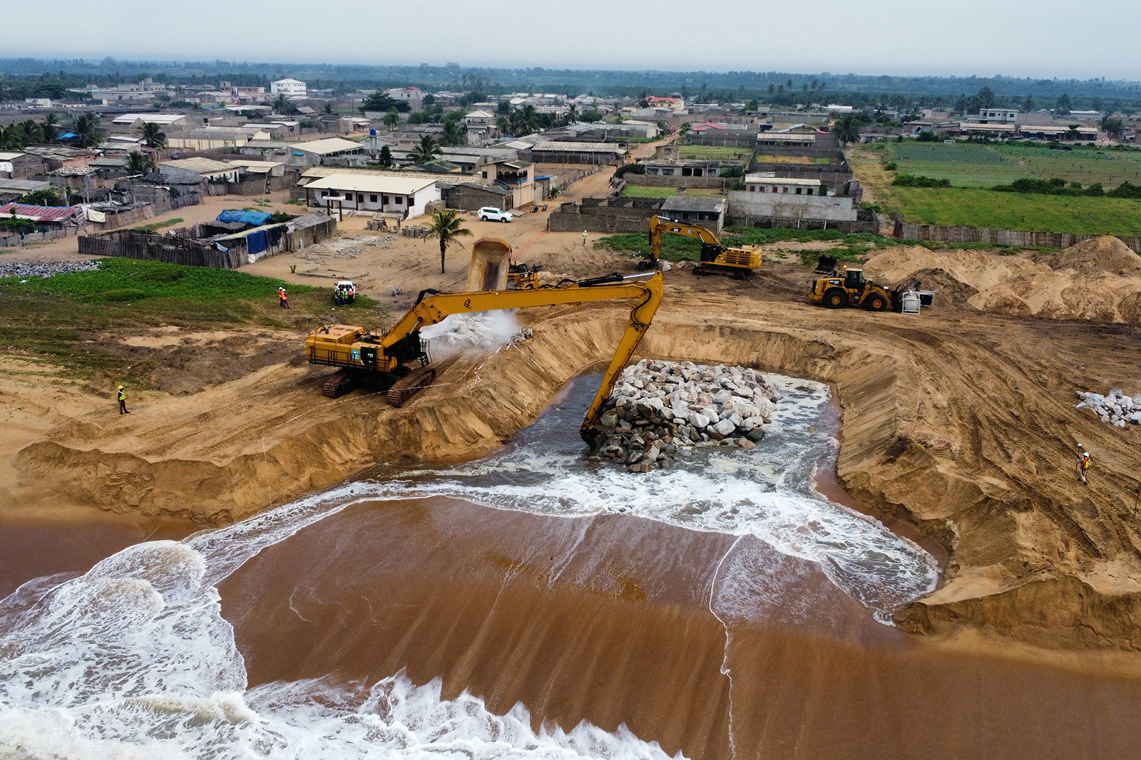 Construction of the first groin in Togo