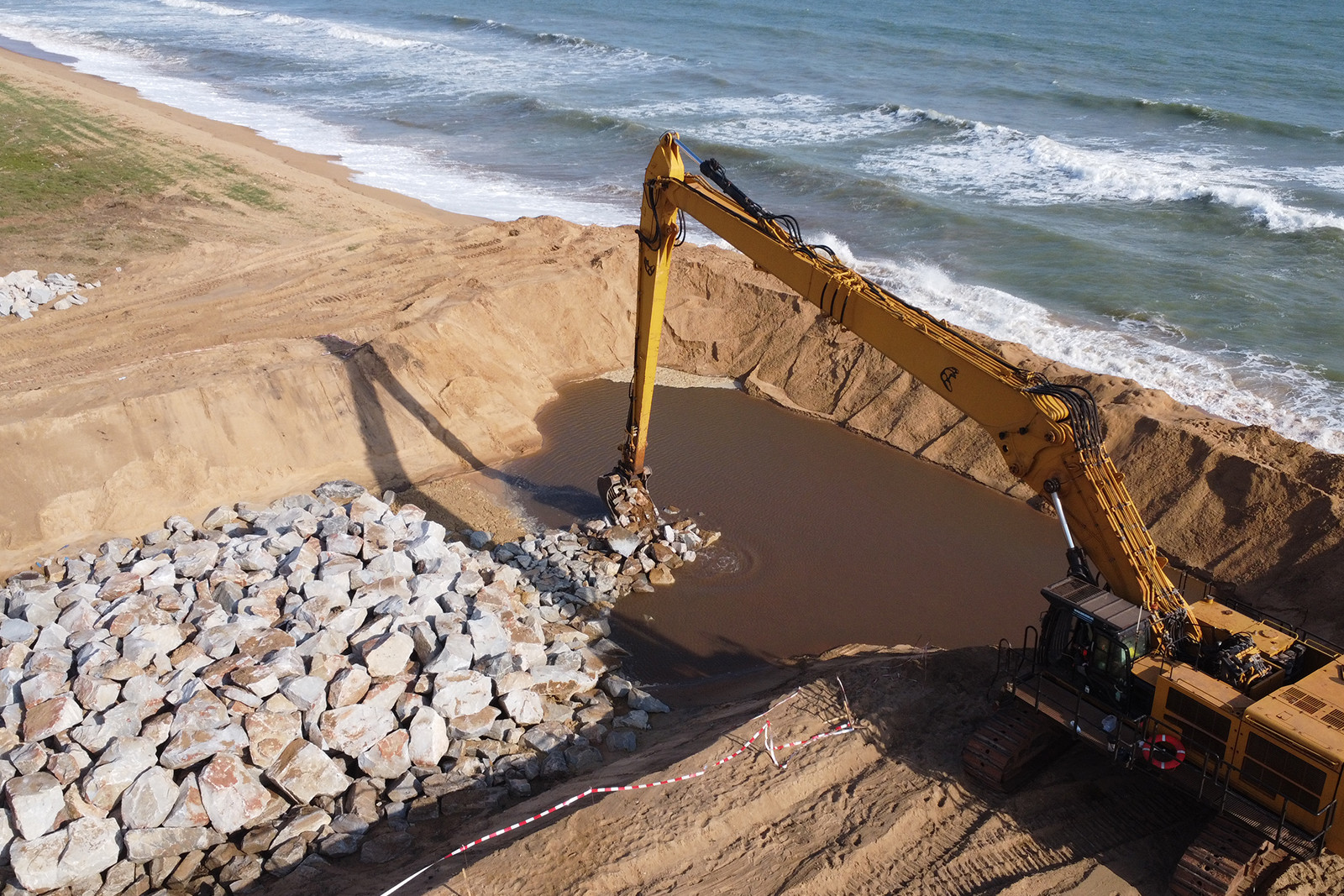 Construction of the first groin in Togo