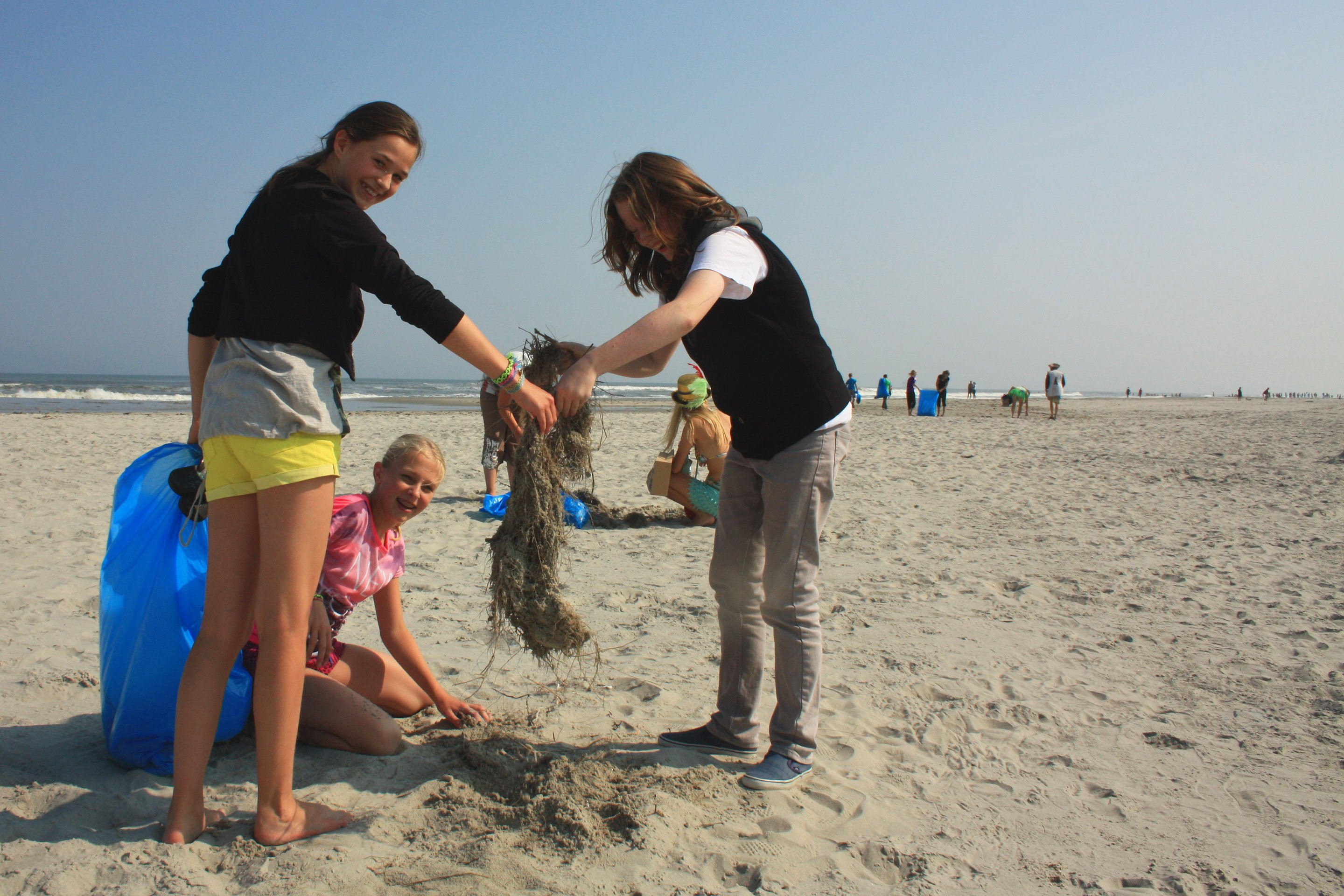 Impressions Beach Clean up Tour 2013