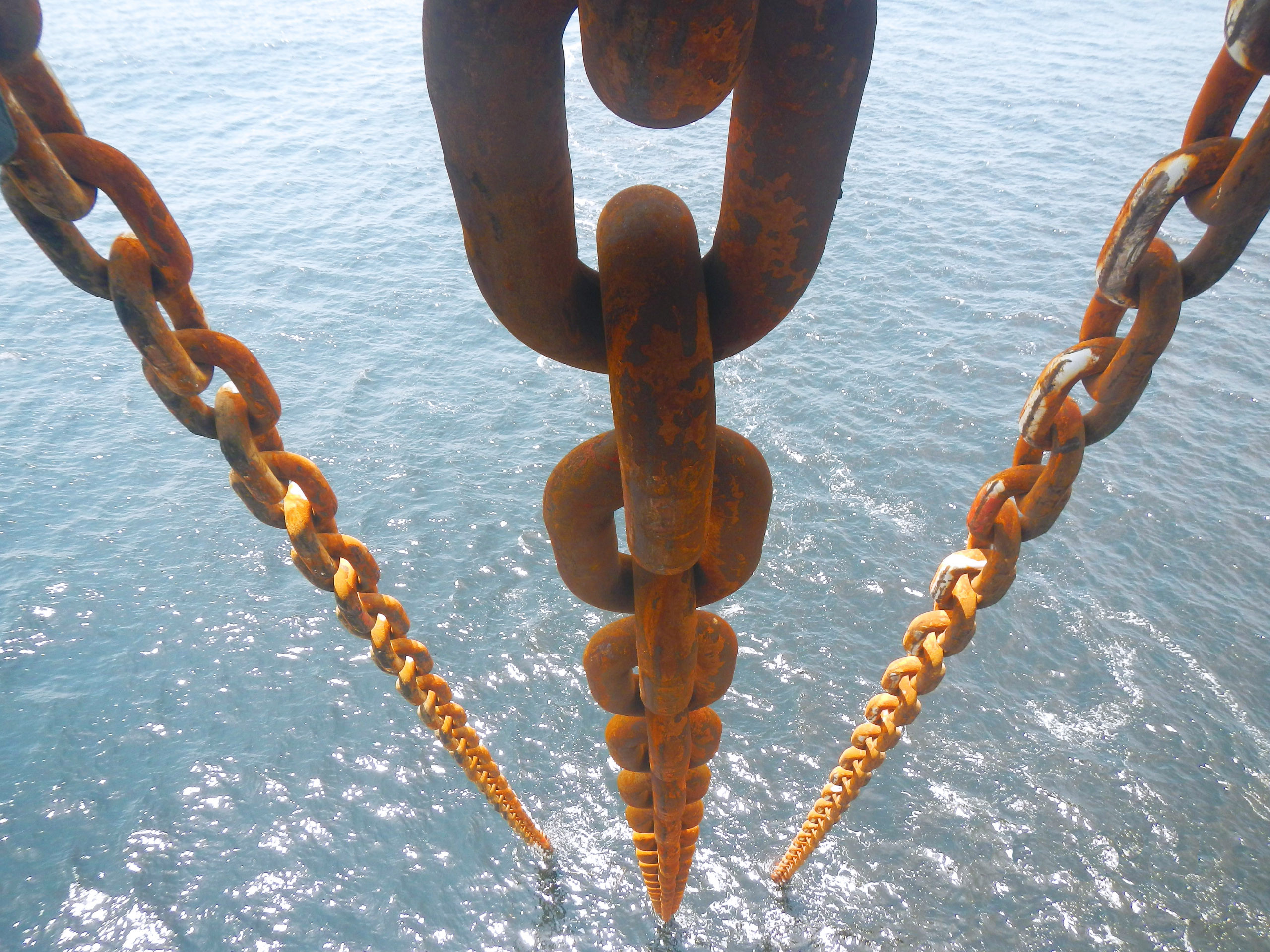 Tensioning of chains that keep the FPSO in place