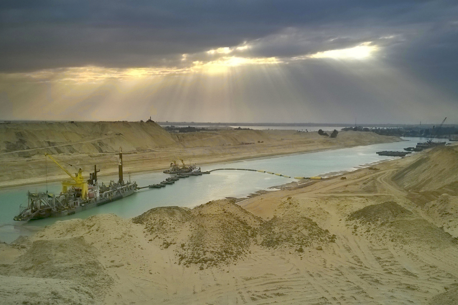 Boskalis Horizons: Suez Canal Expansion — Dredging a 35-Kilometers-Long ...